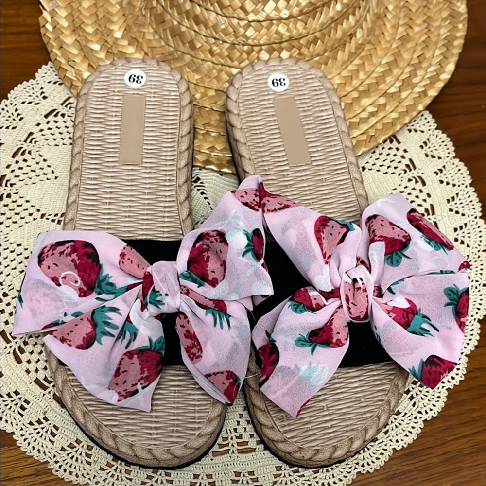 SHEIN Pink Strawberry‎ Bow Sandals
